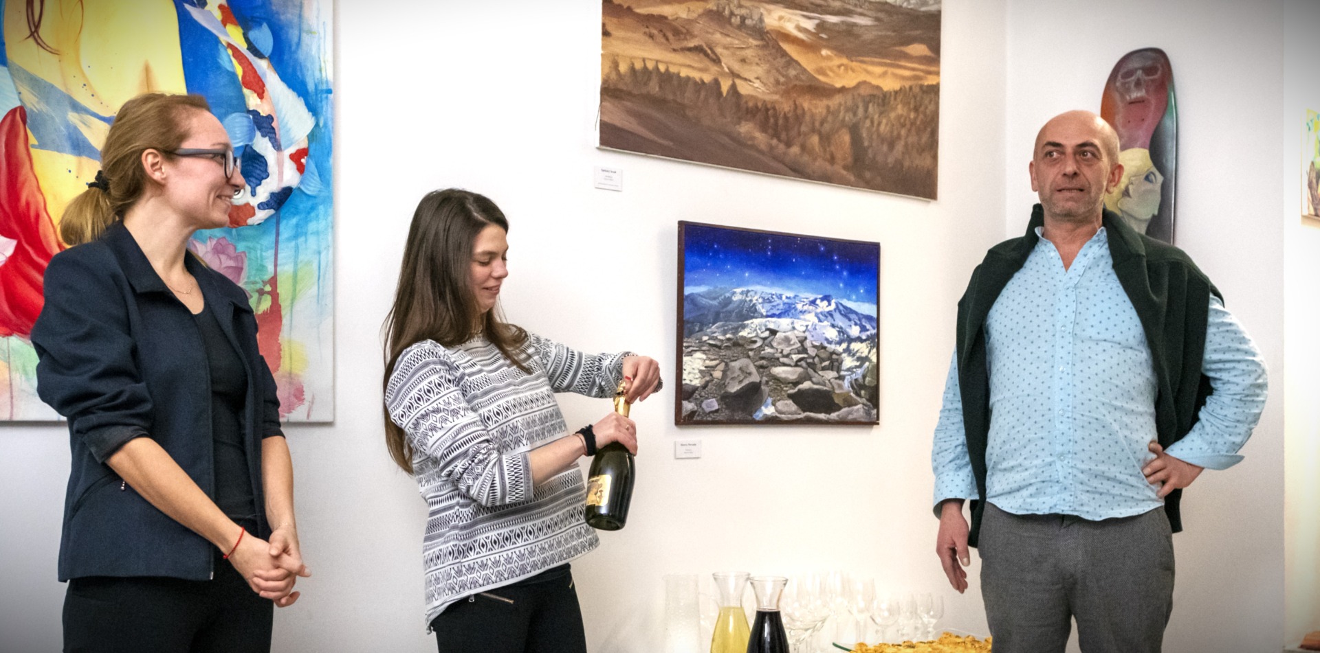 Krstenie galérie - zakladatelia galérie (K.Kudašíková, K.Čaplická a M.Chudík)